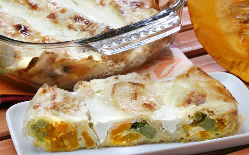 Zavitek z brokolijem, bučo in sirom