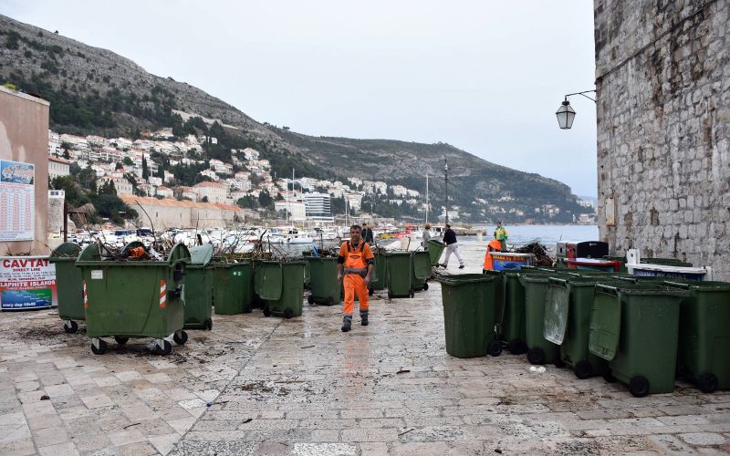 dubrovnik, smeti, naplavljene