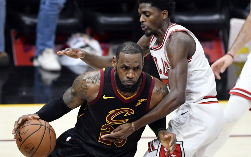 lebron cleveland chicago.jpg