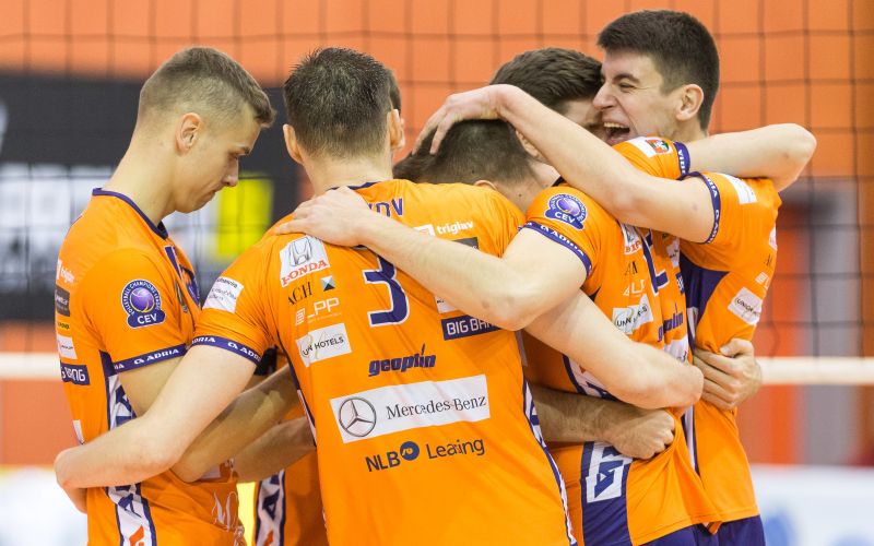 ach volley.jpg