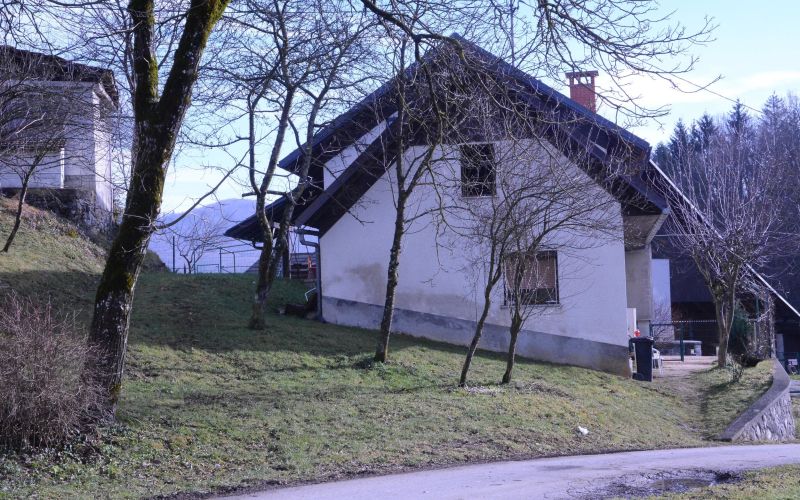 lučarjev kal, uboj, hiša4.JPG