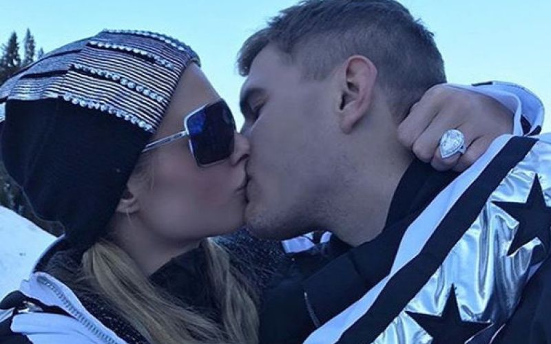 Paris Hilton in Chris Zylka - prstan
