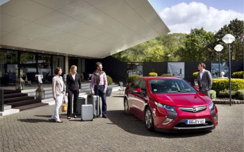 Opel in Europcar sta sklenila sodelovanje za izposojo električnih vozil