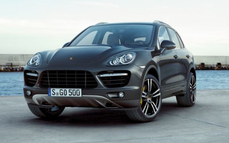 Porsche močno povečal prodajo