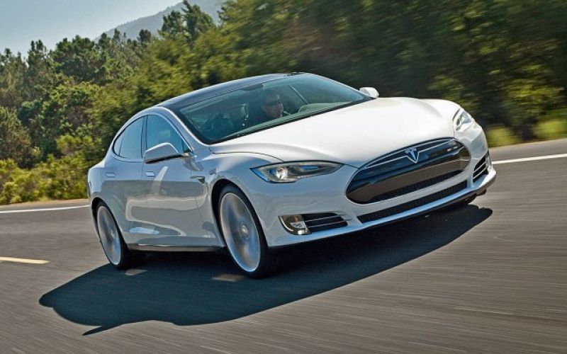 Tesla podaljšuje garancijo