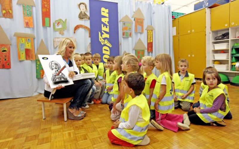 2.500 odsevnih brezrokavnikov za vrtce
