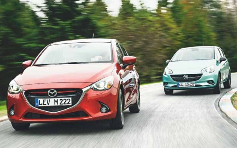 PREIZKUSILI SMO: Mazda2 in opel corsa