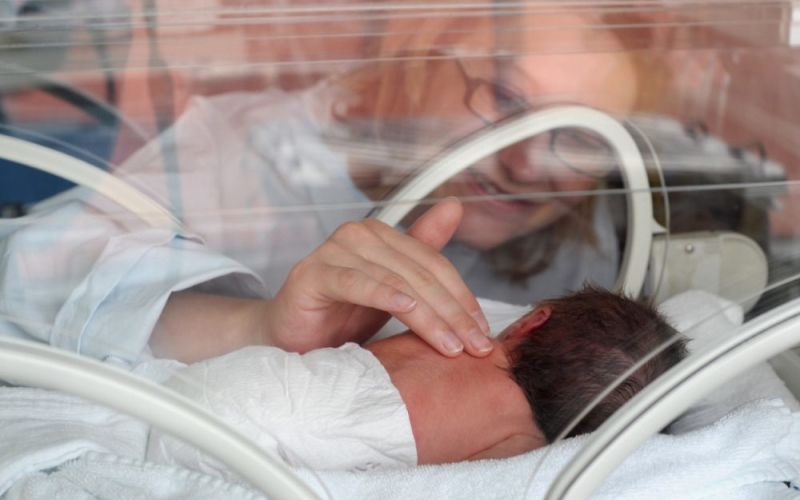 baby-in-incubator-e1487262524422.jpg