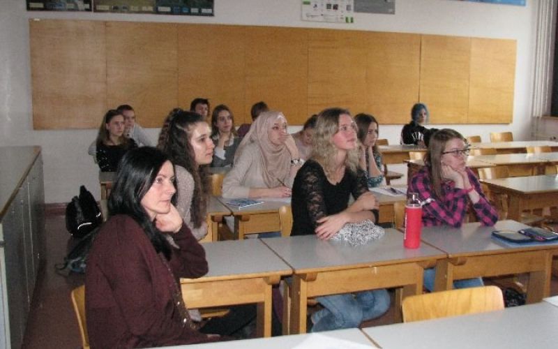 dijakipom02.jpg