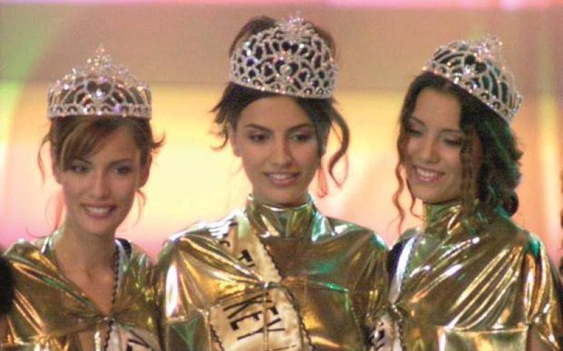 cansu dere.jpg