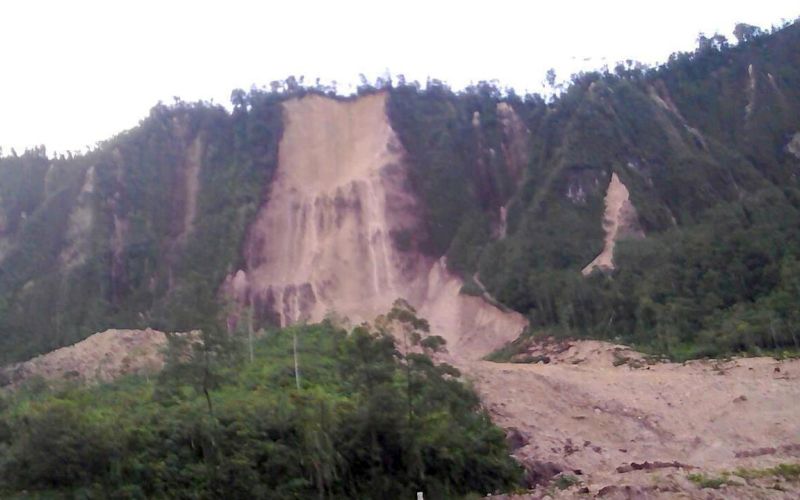 papua nova gvineja potres zemeljski plaz.jpg