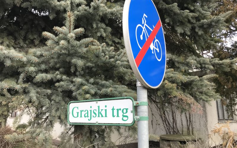 Rače, Grajski trg, tabla