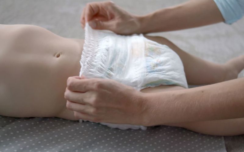 How-to-use-nappy-pants-step-5_605x403.jpg