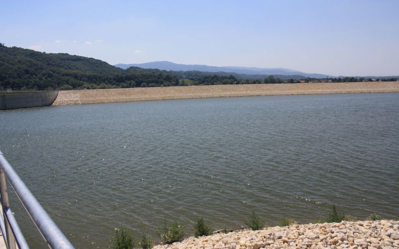 jezero_he_brezice.jpg