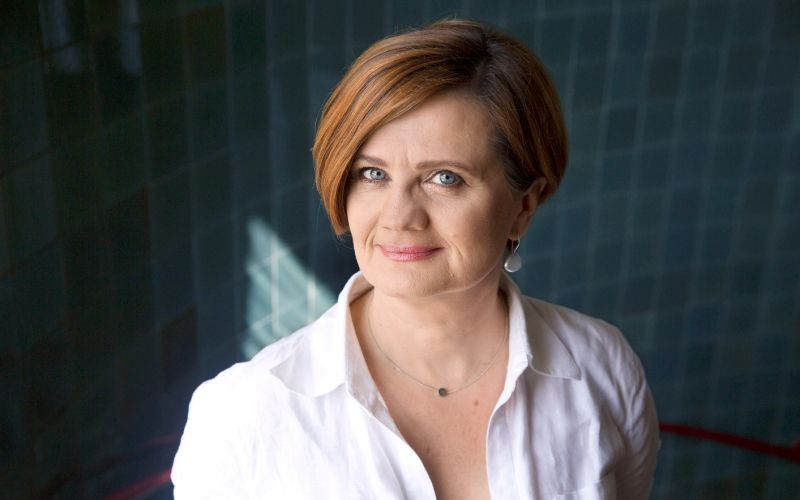 mojca širok.png