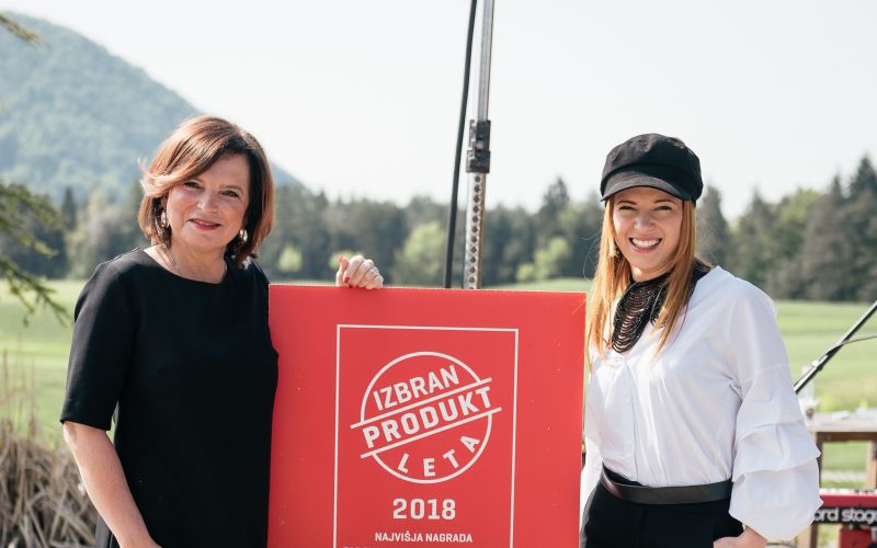 Direktorica Podjejta SEB Slovenija, Romana Kancler in Nina Pušlar.jpg