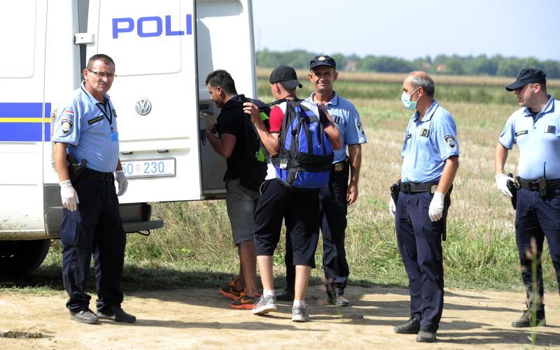 migranti, policija