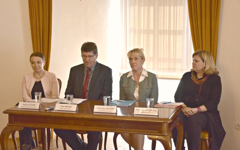_zzzzzzznovinarska_konferenca_dd2018__1_.jpg