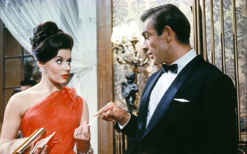 Eunice Gayson in Sean Connery .jpg