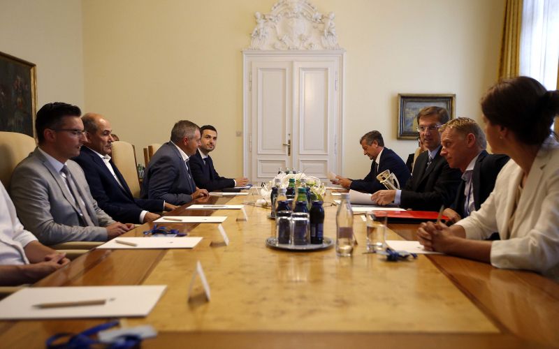 Srecanje vseh parlamentarnih strank na temo vlozitve tozbe proti Hrvaski