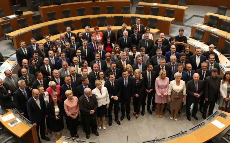drzavni zbor dz poslanci 2018 pl.jpg