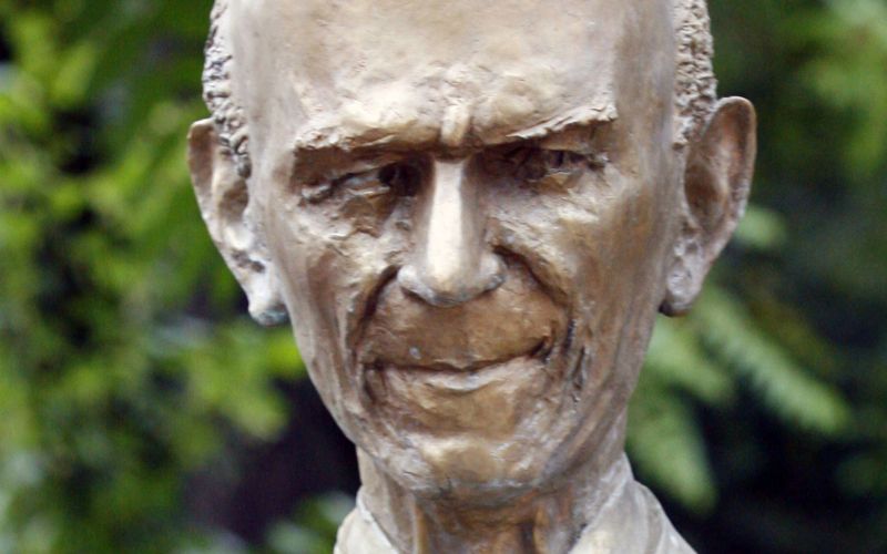 janez drnovšek, doprsni kip