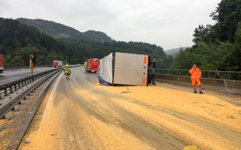 prometna nesreča, štajerska avtocesta, koruza, tovornjak