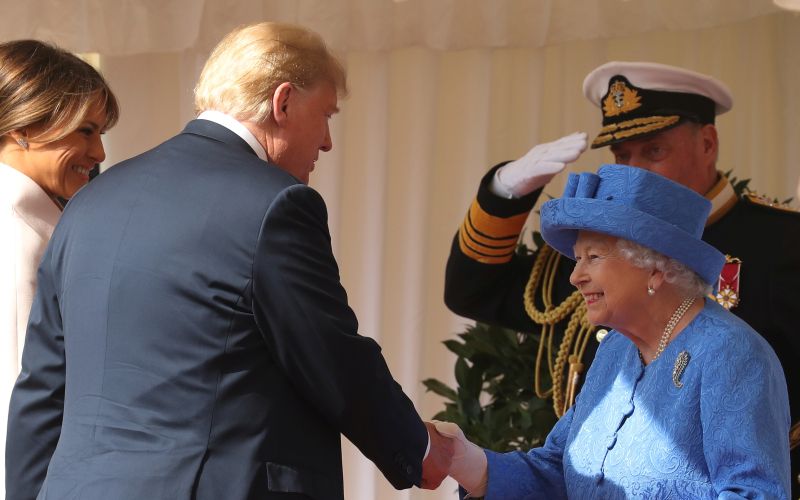 Donald Trup, Elizabeta II., Melania Trump.jpg