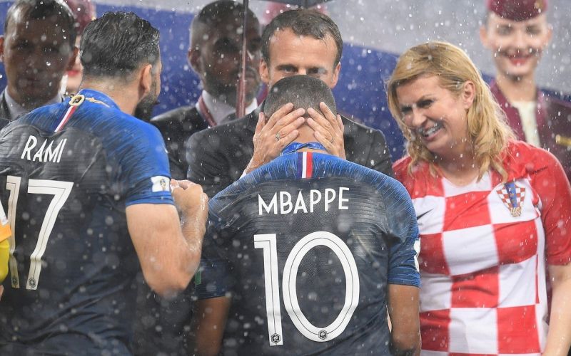 podelitev medalj_sp2018-kolinda-macron.jpg