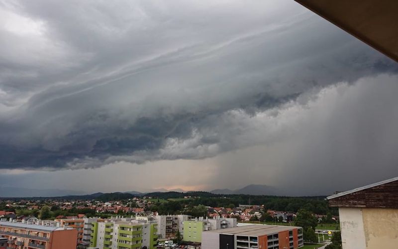 nevihta, oblaki, celje 16. 7. 2018.jpg