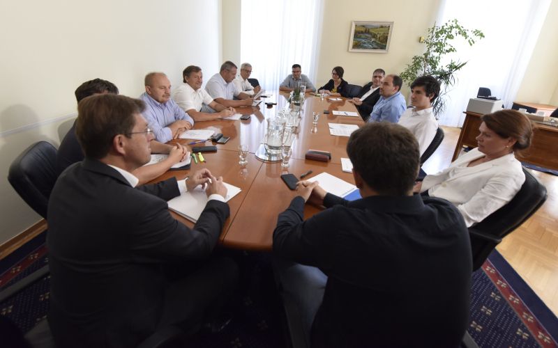 sarec cerar bratusek mesec zidan erjavec koalicija bobo.jpg