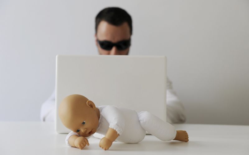 pornografija, otrok, dojenček, otroška pornografija.jpg