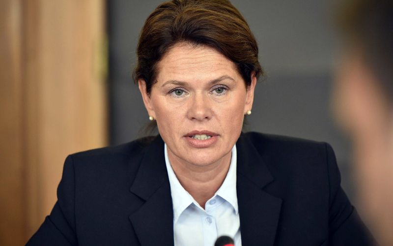 alenka bratusek bobo.jpg
