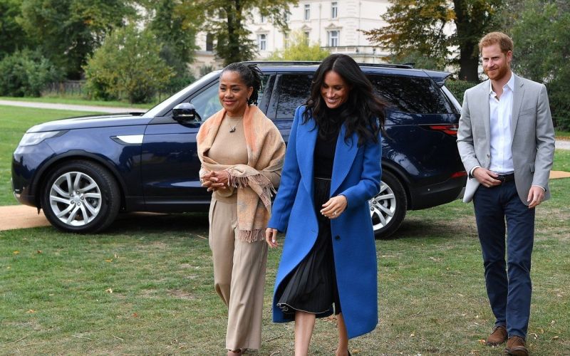 Doria Ragland, Meghan Markle, princ Harry.jpg