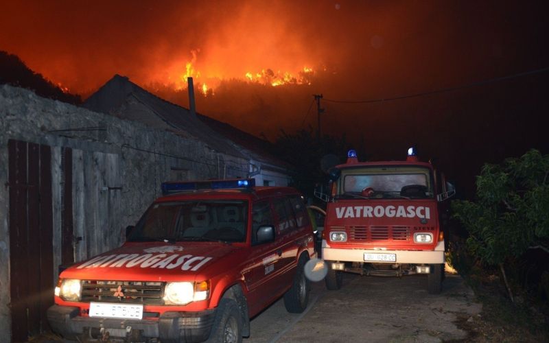 Pelješac, hrvaški gasilci, požar, ogenj.jpg