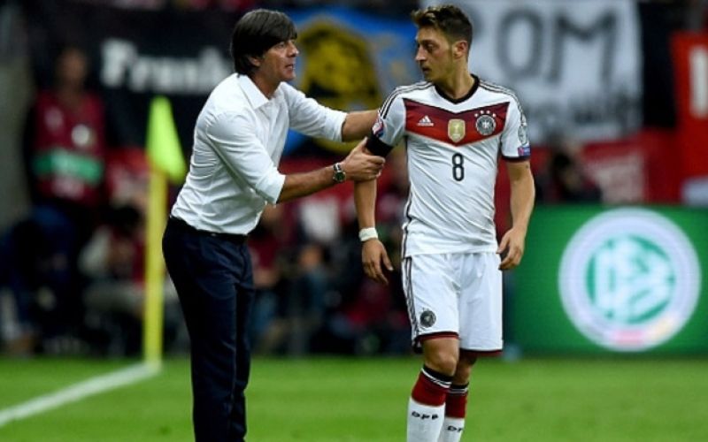 ozil low.jpg