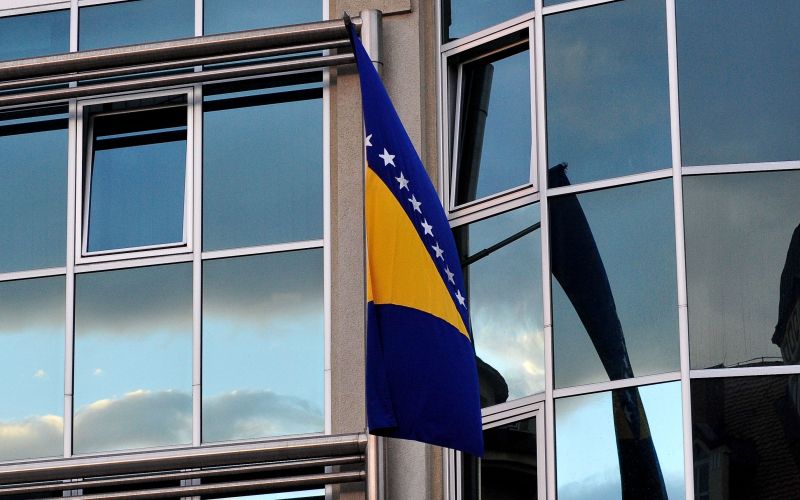 bosna in hercegovina bih zastava.jpg