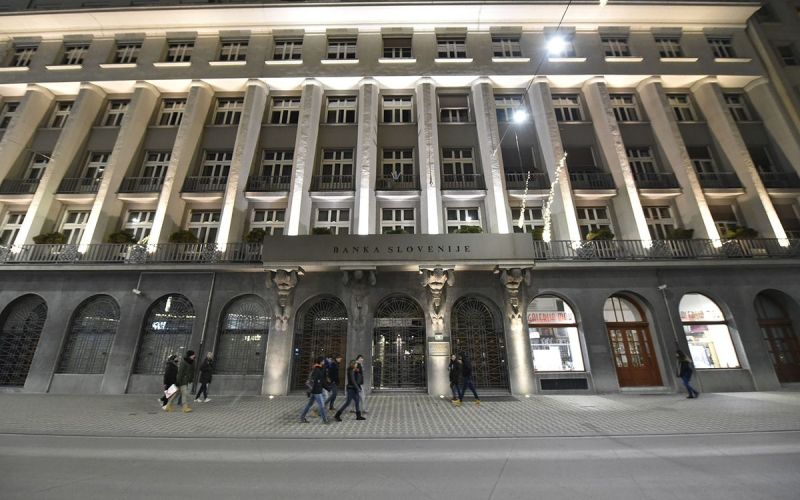 banka slovenije nocna bobo.jpg