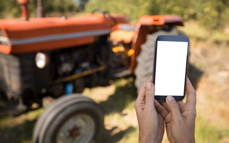 mobilni telefon, traktor.jpg