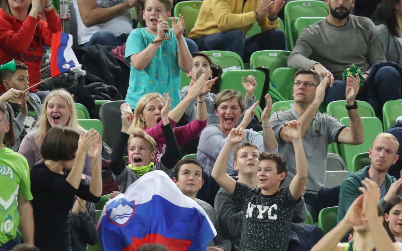 slovenija-navijaci.JPG