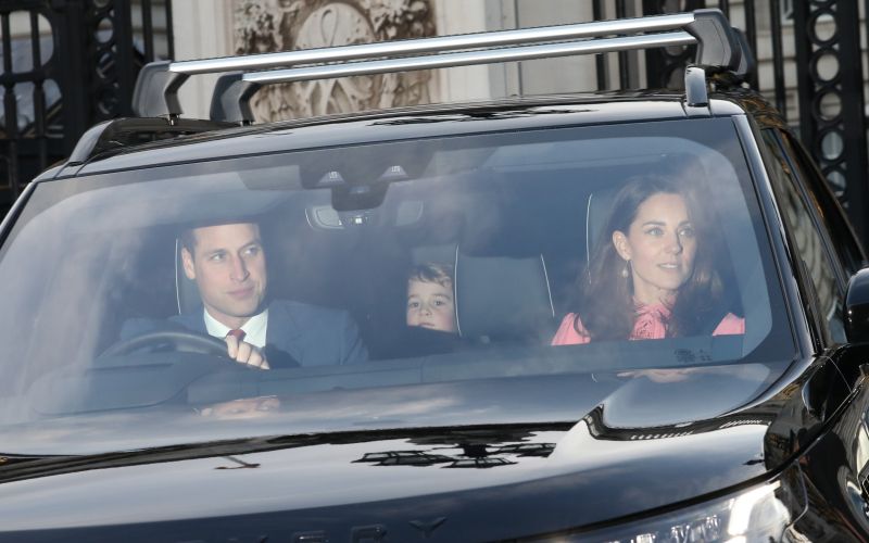 Kate Middleton ob prihodu v palačo.