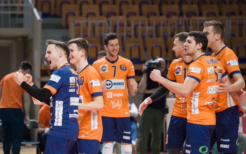 ach volley 18 af.jpg