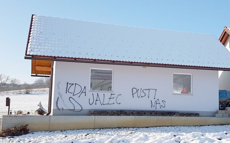 fasada, šentjernej.jpg