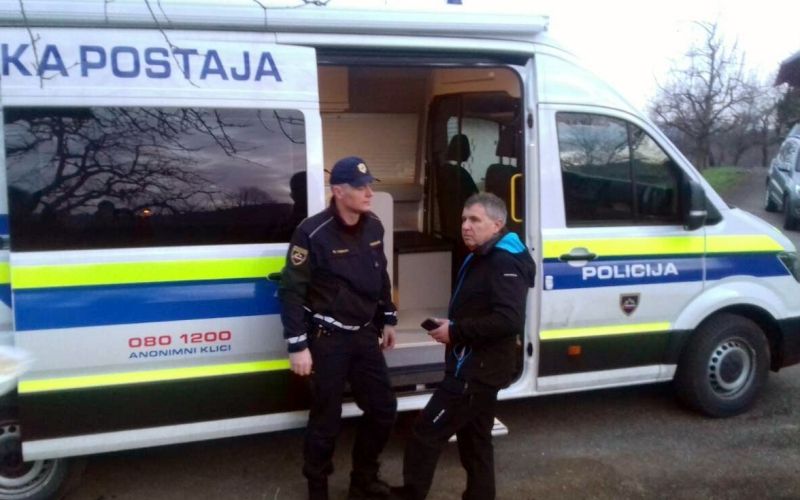 mobilna policijska postaja, slovenska policija