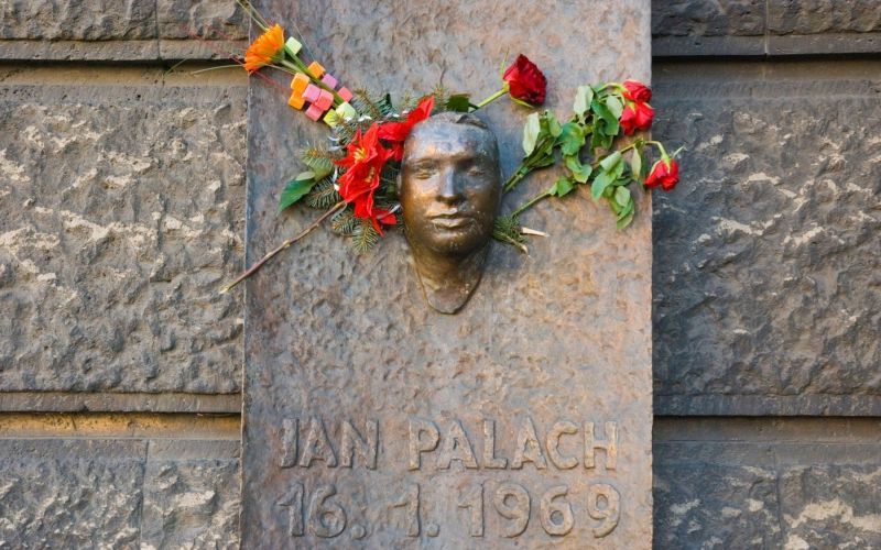 jan palach, spomenik.jpg