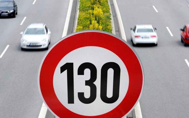 nemška avtocesta, autobahn, omejitev hitrosti, 130, znak,