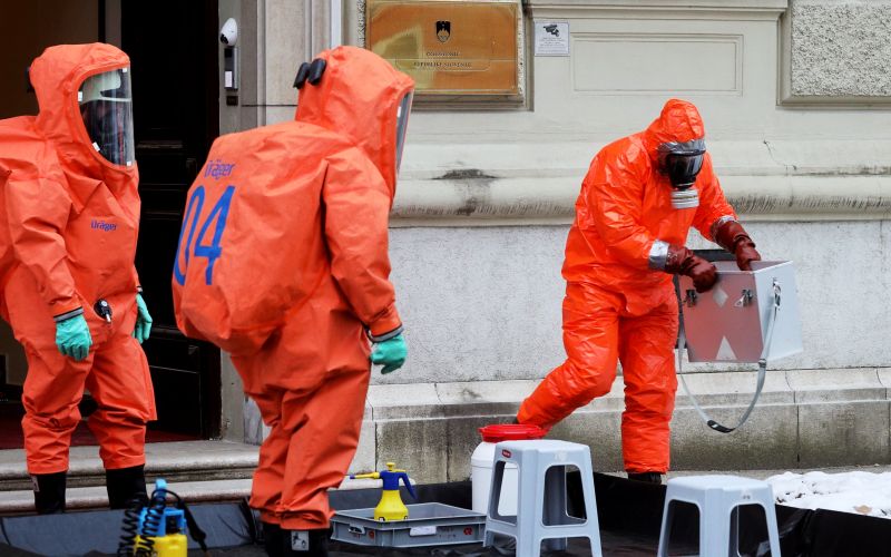 gasilci, sumljiva pošiljka, nevarna snov, hazmat, forenziki, grožnja, bomba, prah