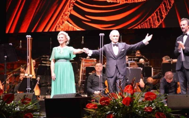 7 Martina with Jose Carreras and maestro David Gimenez, Pula 2016.jpg
