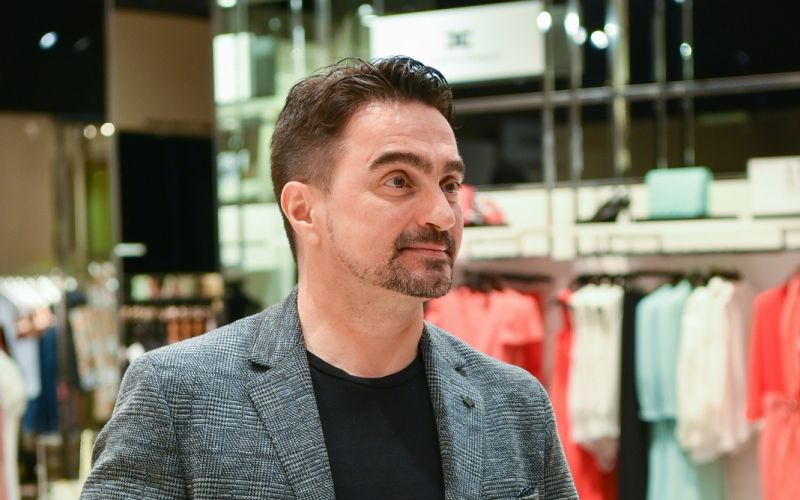 Jole se je v najmodernejšem nakupovalnem središču najdlje zadržal pri če....jpg