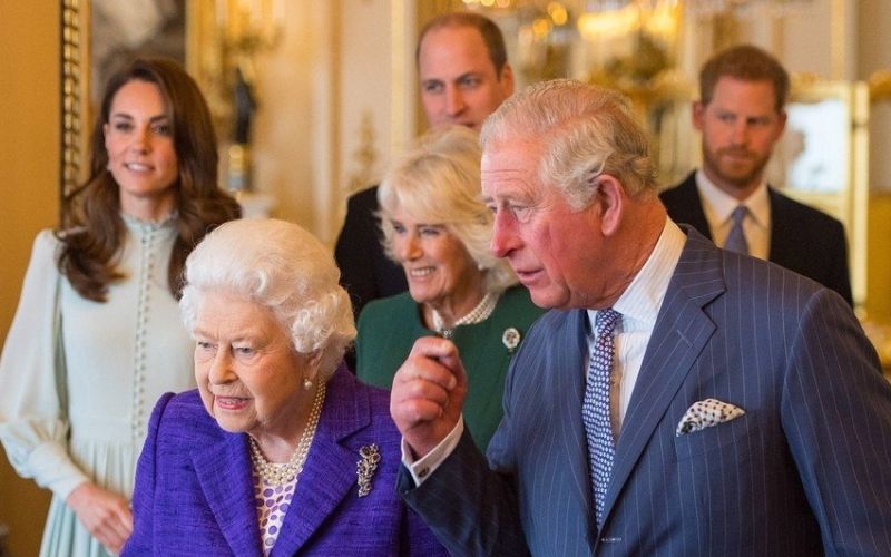 kate middleton, elizabeta II., camilla, princ william, princ charles, princ harry, meghan markle.jpg